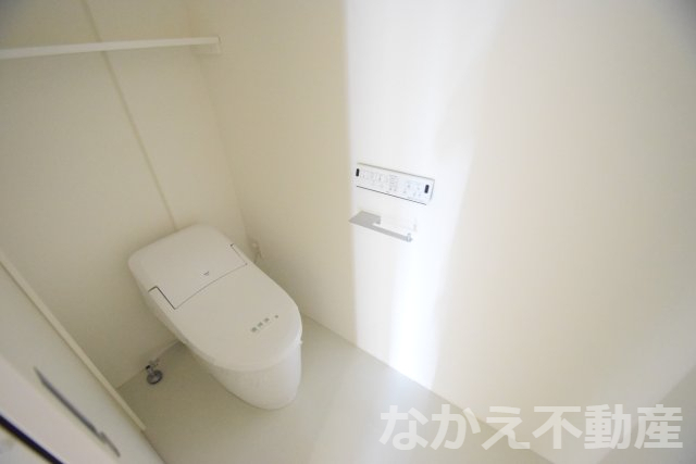 トイレ　落ち着いた色調のトイレです