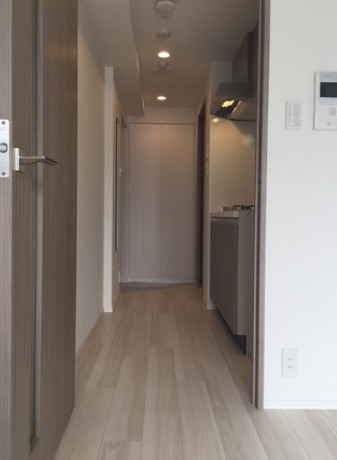 玄関　※別部屋の参考写真です。