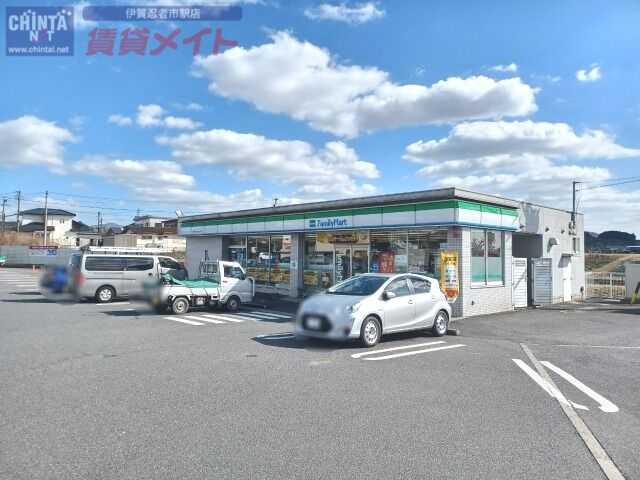 コンビニ　ファミリーマート伊賀一之宮インター店（コンビニ）まで225m