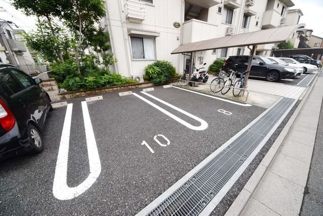 駐車場　敷地内駐車場