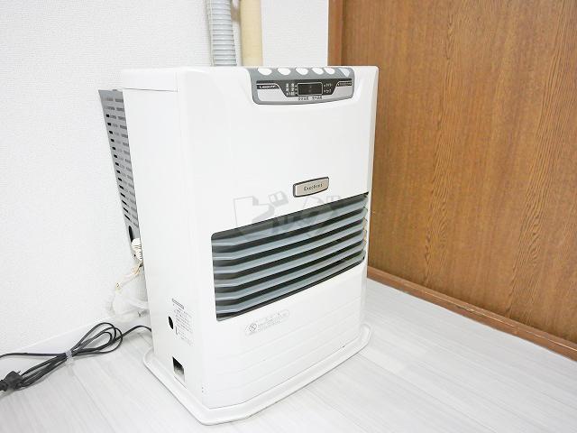その他設備　経済的な灯油暖房です！