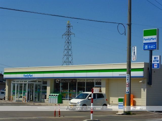 コンビニ　ファミリーマート（コンビニ）まで400m