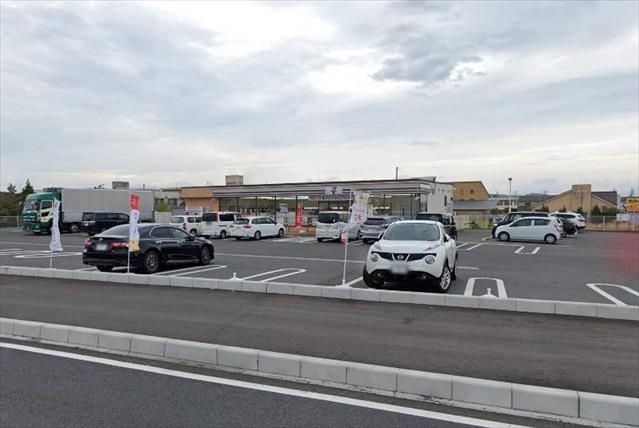 コンビニ　セブンイレブン古新田店（コンビニ）まで1252m