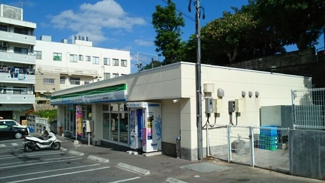 コンビニ　ファミリーマート寄宮中学校前店（コンビニ）まで700m