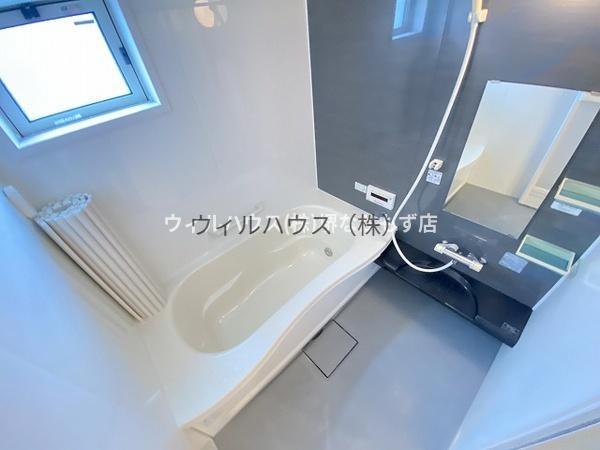 バス・シャワールーム　浴室乾燥機、追焚機能付の広々バスルーム！