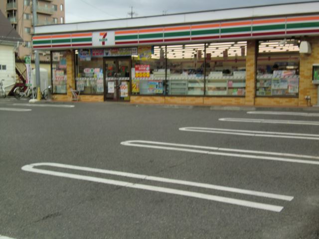 コンビニ　セブンイレブン（コンビニ）まで440m