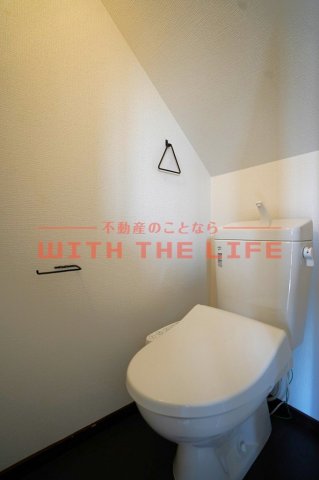 トイレ　落ち着いた色調のトイレです