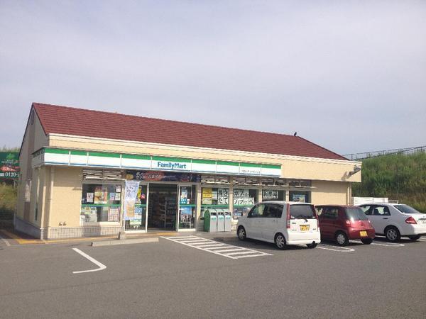 コンビニ　ファミリーマート　サンダカルチャータウン店（コンビニ）まで645m