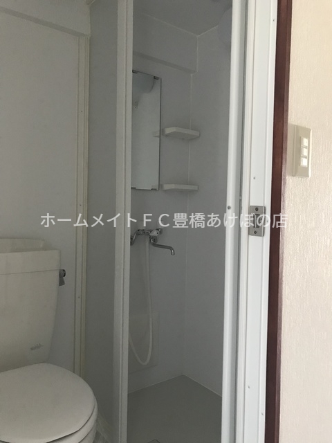 バス・シャワールーム　シャワー