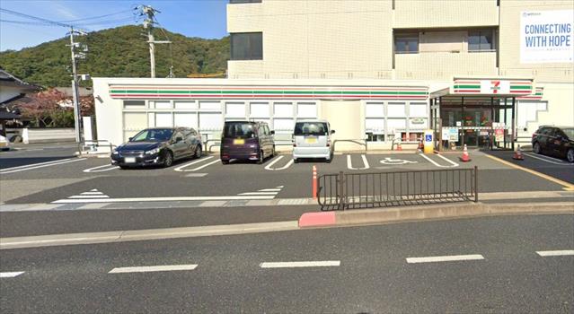 コンビニ　セブンイレブン 鳥取湯所町店（コンビニ）まで439m