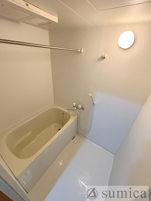 バス・シャワールーム　新しい浴室で湯船に浸かってゆったり♪♪