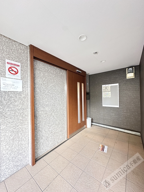 エントランス　落ち着いたエントランス。マンションを演出します。