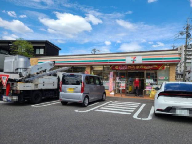 コンビニ　セブンイレブン名古屋御器所1丁目店（コンビニ）まで389m