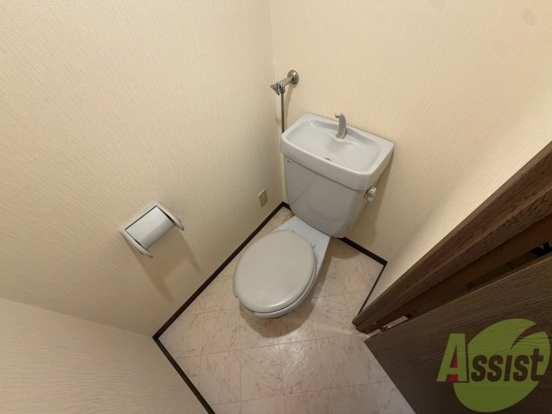 トイレ　こちらはトイレです。清潔感があり、安心して使用できます。