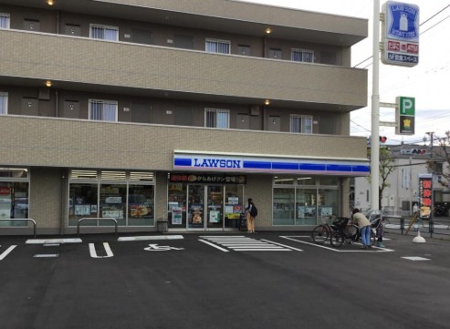 コンビニ　ローソン 花小金井南町一丁目店（コンビニ）まで819m