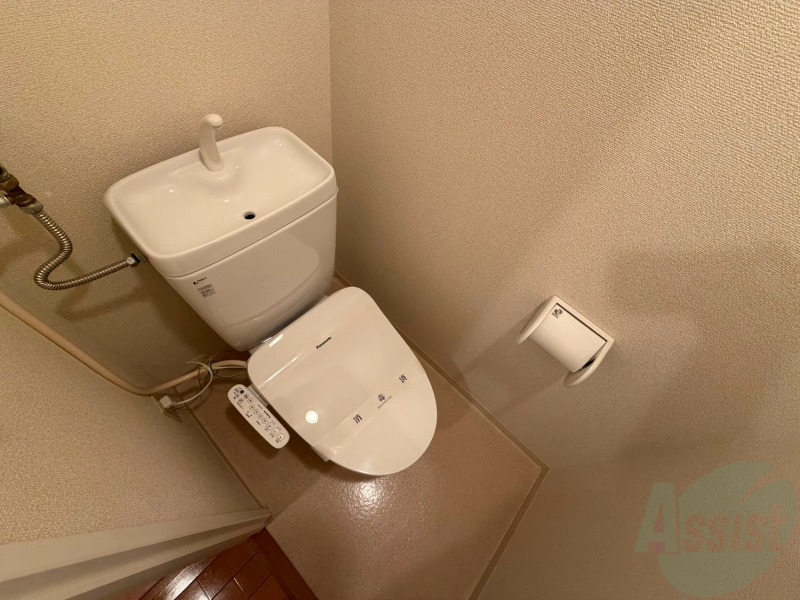 トイレ　こちらはトイレです。清潔感があり、安心して使用できます。