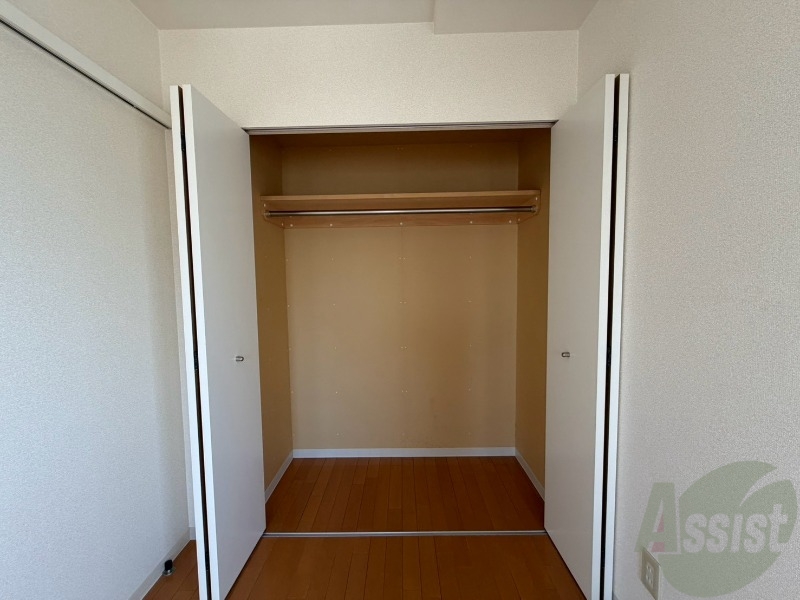 収納　寝室の収納です。部屋がすっきり片付きます。