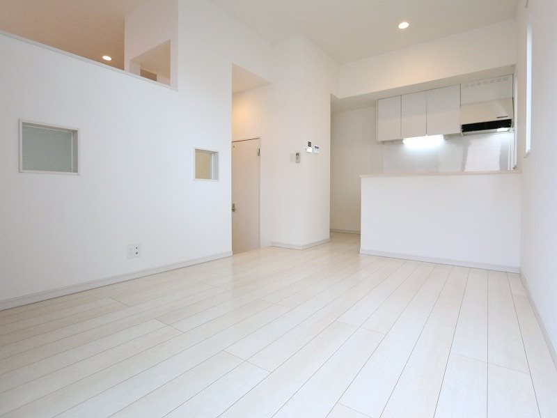居室・リビング　同シリーズの別のお部屋。現況を優先します。