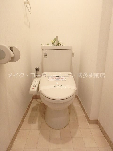 トイレ　※写真は棟内別部屋参考写真