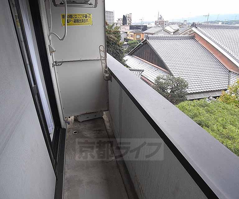 バルコニー　日当たりの良いバルコニー