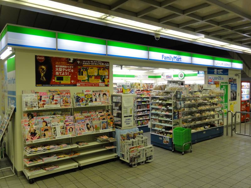 コンビニ　ファミリーマート Uライン伊川谷駅売店（コンビニ）まで588m