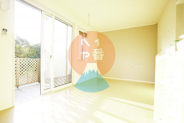 居室・リビング　内装も綺麗ですね