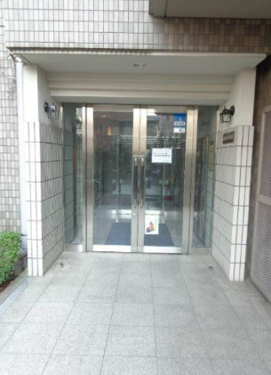 エントランス　落ち着いたエントランスです
