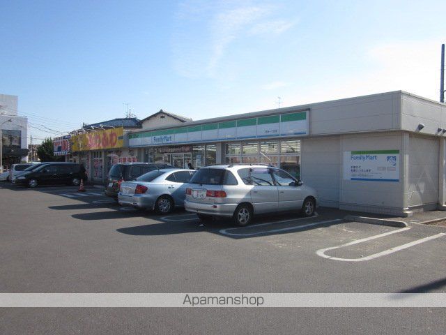 コンビニ　ファミリーマート（コンビニ）まで400m