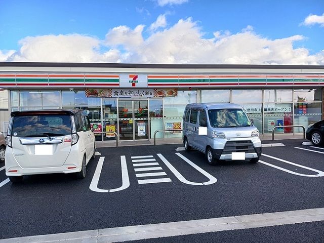 コンビニ　セブンイレブン（コンビニ）まで1500m