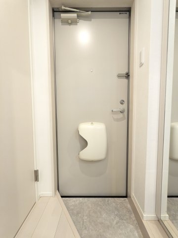 玄関　103号室