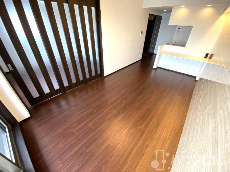その他部屋・スペース　茶色を基調にした明るいお部屋です。