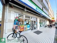 コンビニ　ファミリーマート南林間店（コンビニ）まで140m