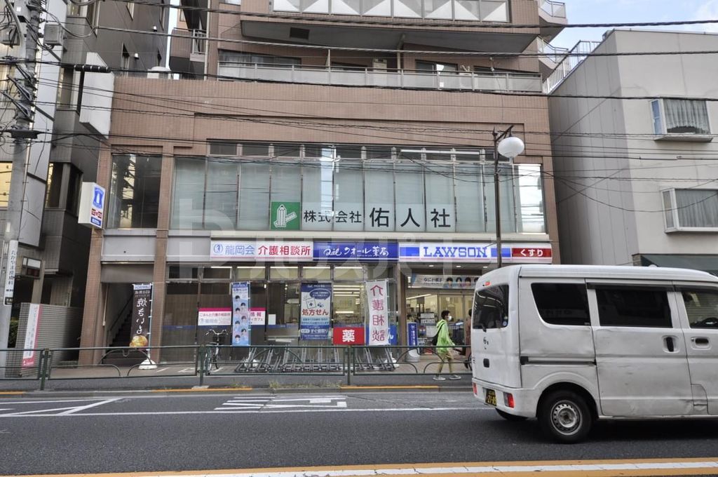コンビニ　ローソン千駄木不忍通店（コンビニ）まで290m