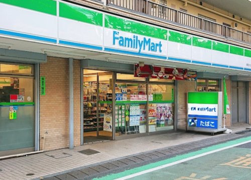 コンビニ　ファミリーマート 新宿大久保二丁目店（コンビニ）まで548m