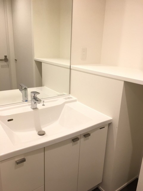 洗面設備　【洗面化粧台】大きな鏡もこのお部屋の魅力です＾＾