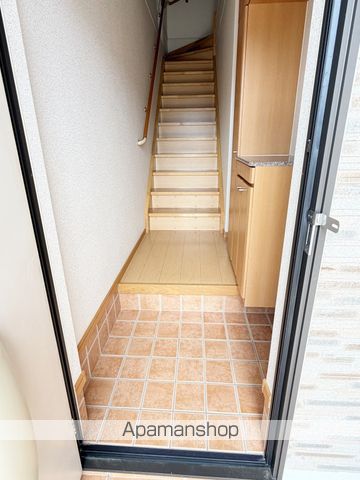 ＪＲ東海道本線 磐田駅 バス乗車時間：20分 最寄りバス停で下車 徒歩2分 2階建 築18年の玄関写真