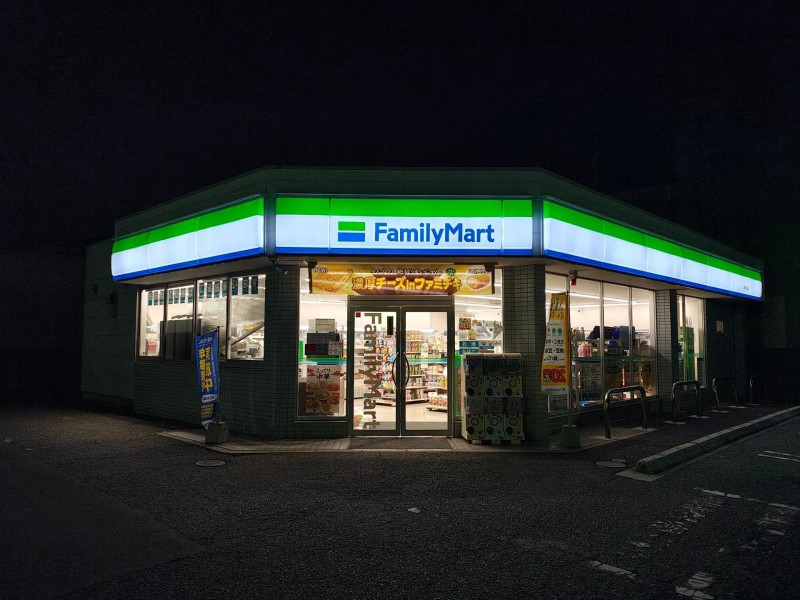 コンビニ　ファミリーマート 堺南花田店（コンビニ）まで329m
