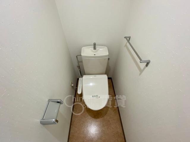 地下鉄御堂筋線 江坂駅 徒歩10分 7階建 築29年のトイレ写真