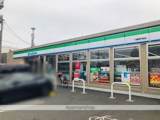 コンビニ　ファミリーマート東門前店（コンビニ）まで913m
