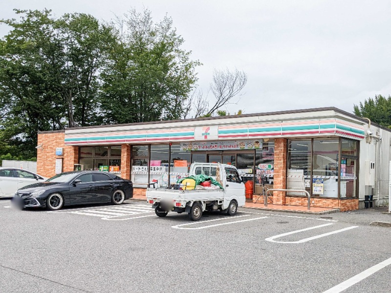 コンビニ　セブンイレブン岩舟静和店（コンビニ）まで520m