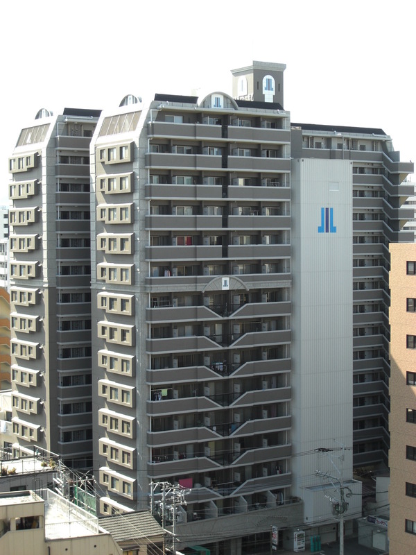 地下鉄七隈線 渡辺通駅 バス乗車時間：10分 最寄りバス停で下車 徒歩6分 築24年