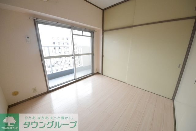 ファーストコーポ幕張本郷の居間写真