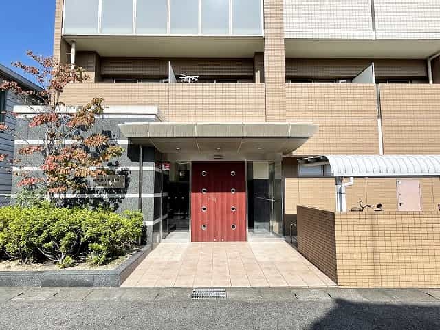 エントランス　オートロック付きのエントランスです☆