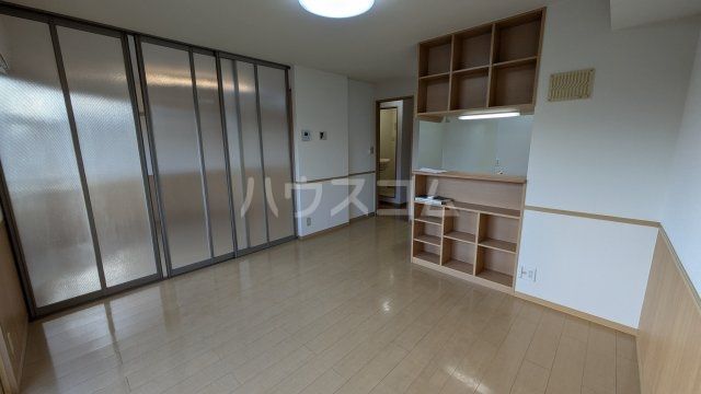 ロイヤルスクエアE棟の居間写真