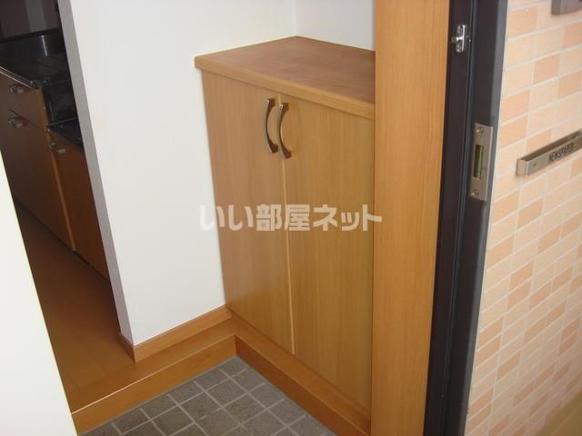 東武小泉線 竜舞駅 徒歩32分 3階建 築18年の玄関写真