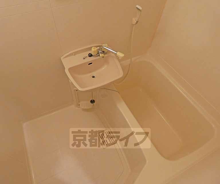 バス・シャワールーム　清潔感のある浴室です！