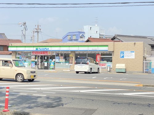 コンビニ　ファミリーマート 東海富木島店（コンビニ）まで621m