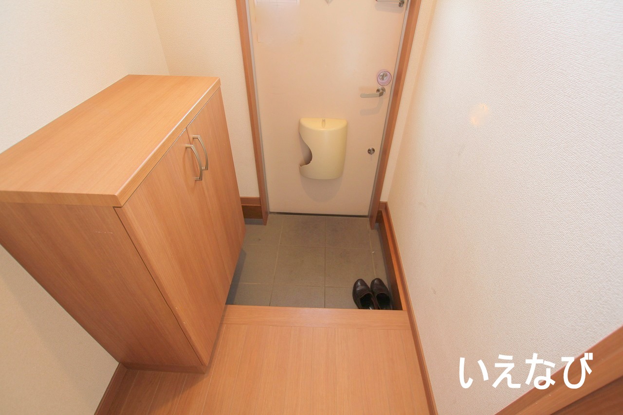 ＪＲ宇野線 久々原駅 徒歩12分 2階建 築14年の玄関写真