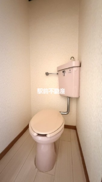 ＪＲ久大本線 久留米大学前駅 徒歩3分 3階建 築38年のトイレ写真