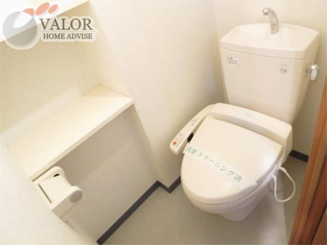 ブルーライン 新横浜駅 徒歩4分 11階建 築22年のトイレ写真